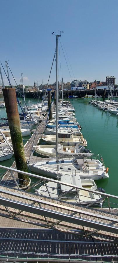 A Dieppe, Vue Et Port, Proche Centre Dieppe